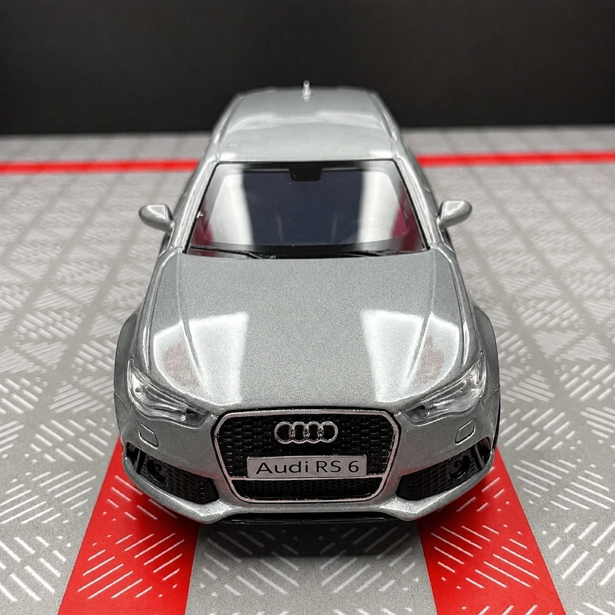 Audi 2019 RS6 فضي 1:36 – نموذج عرض معدني مصبوب