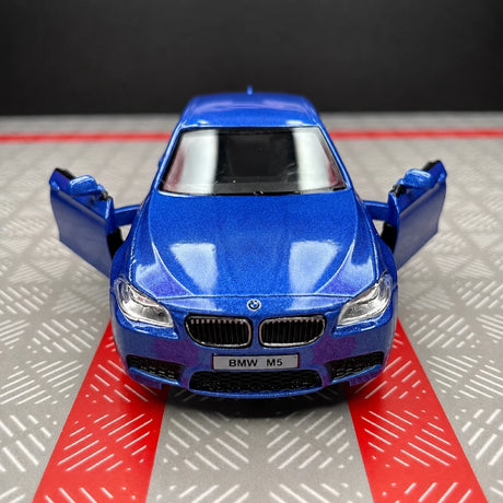 BMW 2012 F10 M5 أزرق 1:36 – نموذج عرض معدني مصبوب