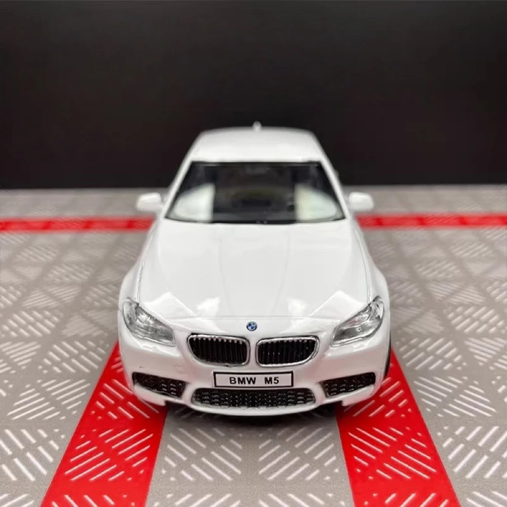 [TOY] 1:36 BMW 2012 F10 M5 White Model Car Die-Cast