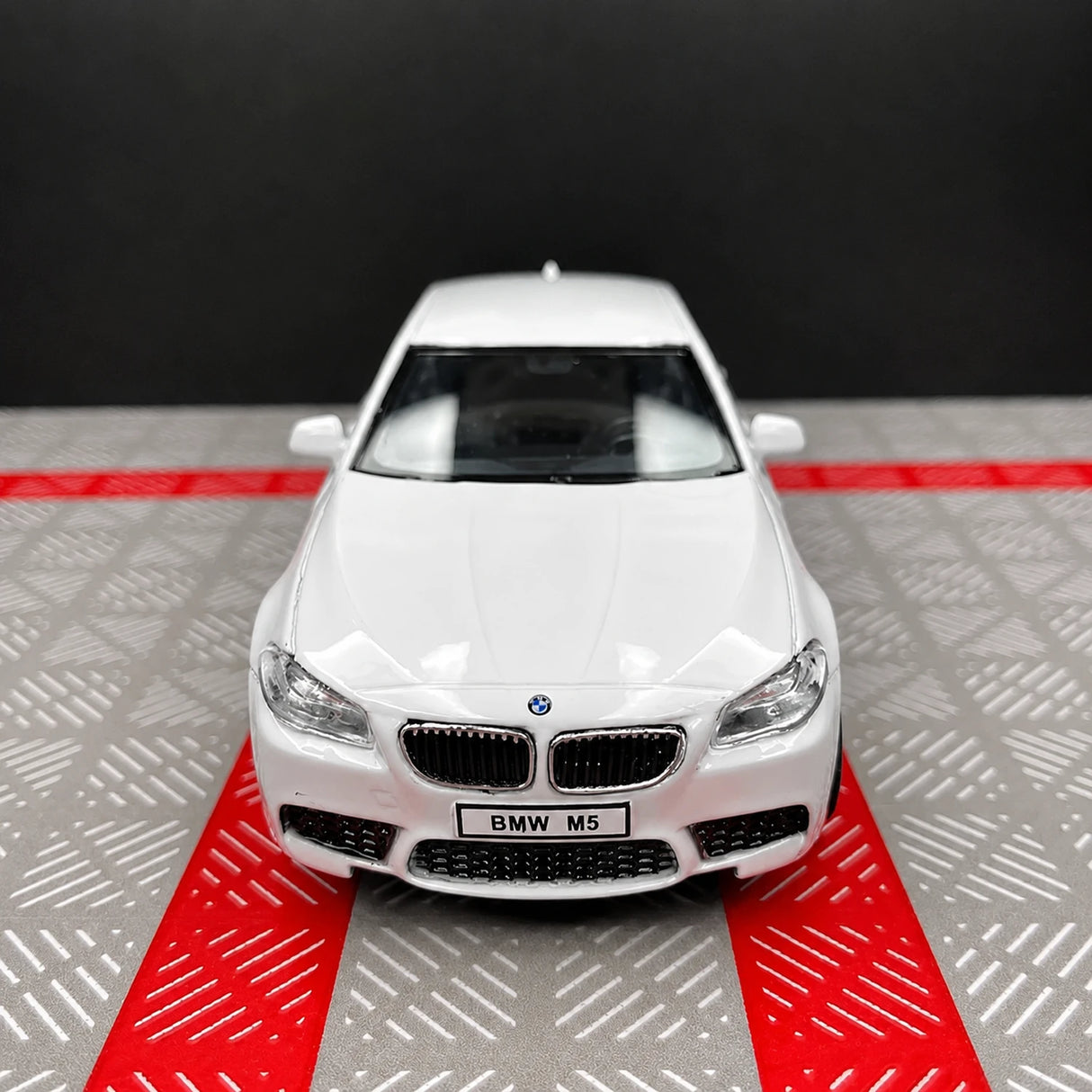 [TOY] 1:36 BMW 2012 F10 M5 White Model Car Die-Cast