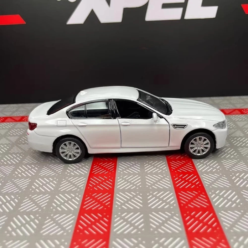 [TOY] 1:36 BMW 2012 F10 M5 White Model Car Die-Cast