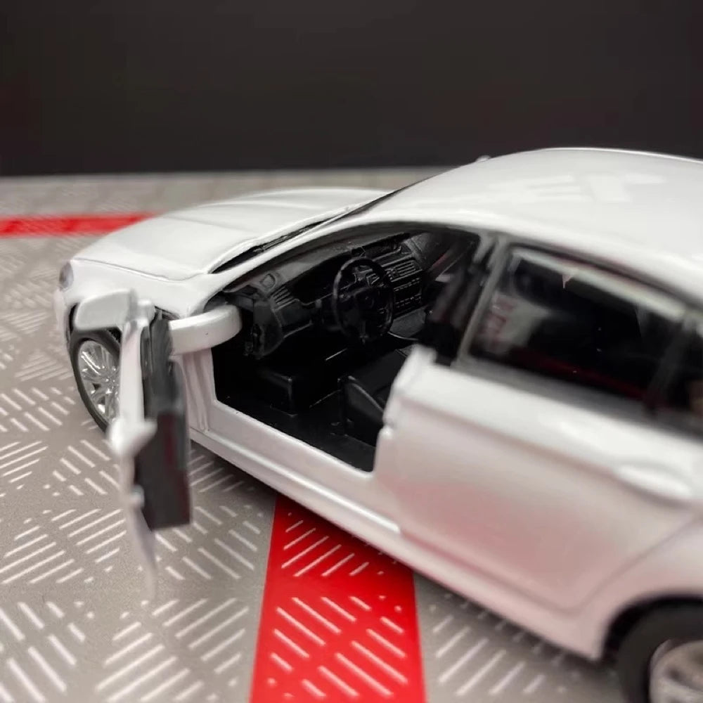 [TOY] 1:36 BMW 2012 F10 M5 White Model Car Die-Cast