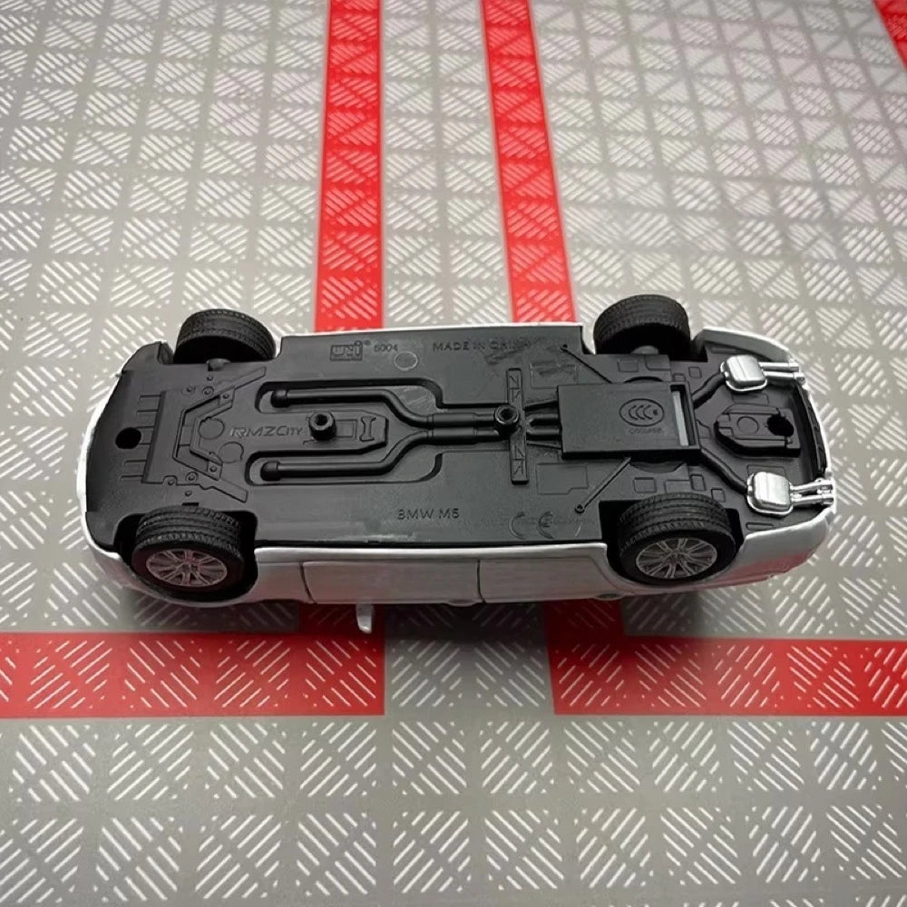 [TOY] 1:36 BMW 2012 F10 M5 White Model Car Die-Cast
