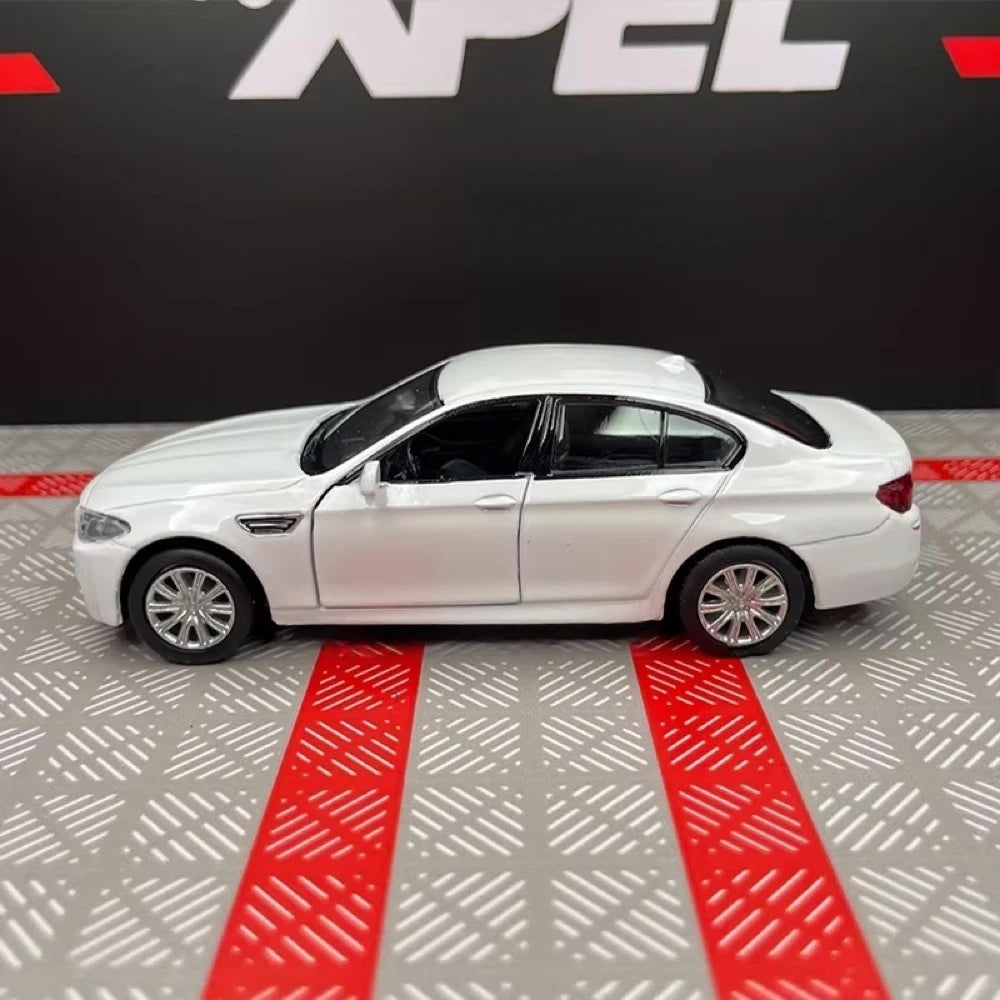 [TOY] 1:36 BMW 2012 F10 M5 White Model Car Die-Cast