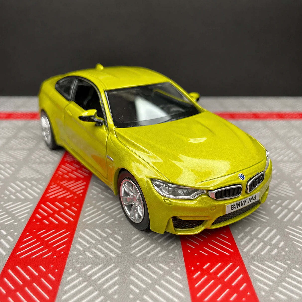 BMW 2014 F82 M4 Green 1:36 – Diecast Display Model Die-Cast