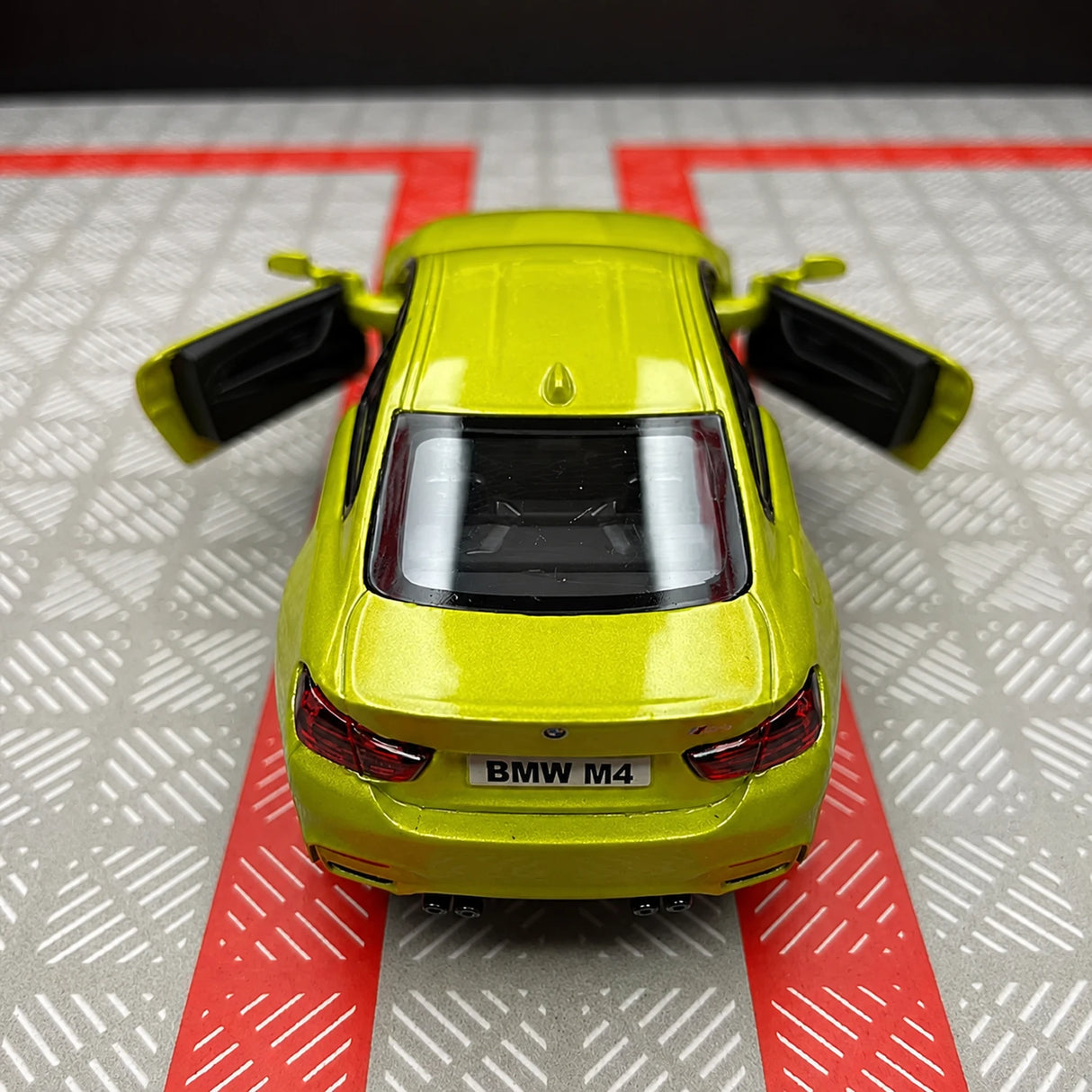 BMW 2014 F82 M4 Green 1:36 – Diecast Display Model Die-Cast