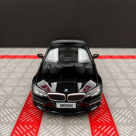 BMW 2017 G30 M550i Black 1:36 – modelo de exhibición de fundición a presión