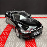 BMW 2017 G30 M550i Schwarzer 1:36 – Druckguss-Displaymodell Druckguss