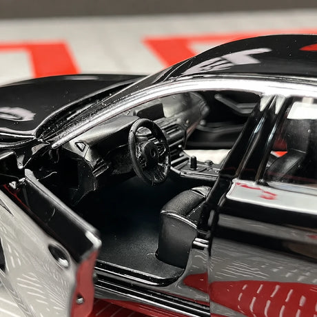 BMW 2017 G30 M550i Black 1:36 – modelo de exhibición de fundición a presión