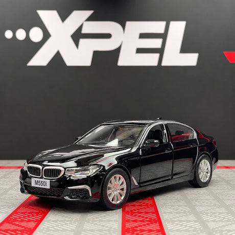 BMW 2017 G30 M550i Black 1:36 – modelo de exhibición de fundición a presión