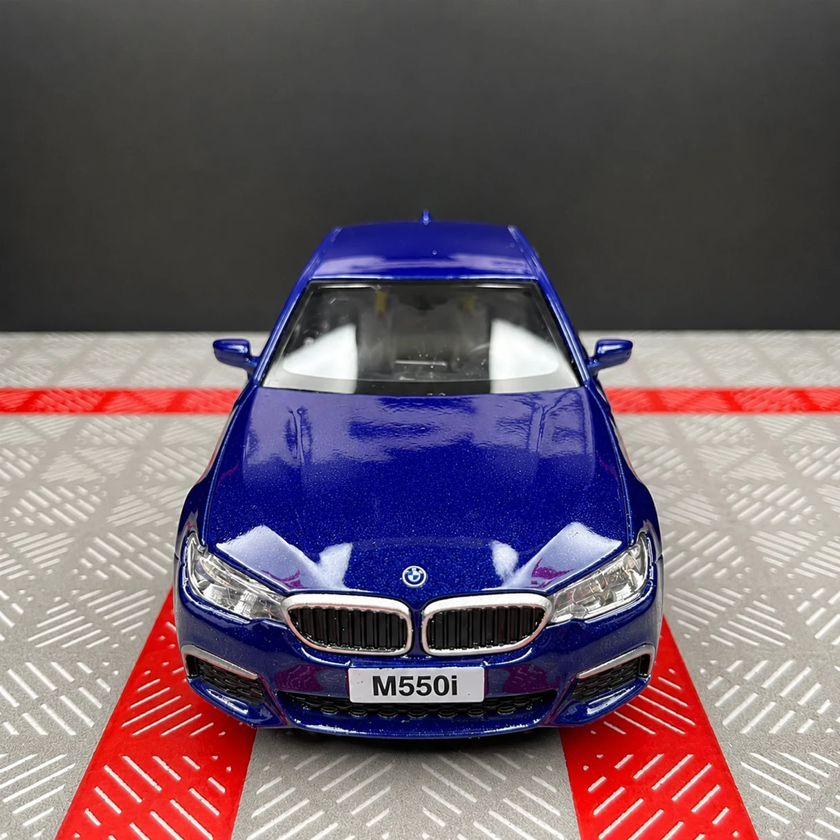 BMW 2017 G30 M550i Blue 1:36 – Druckguss-Display-Modell in Druckguss
