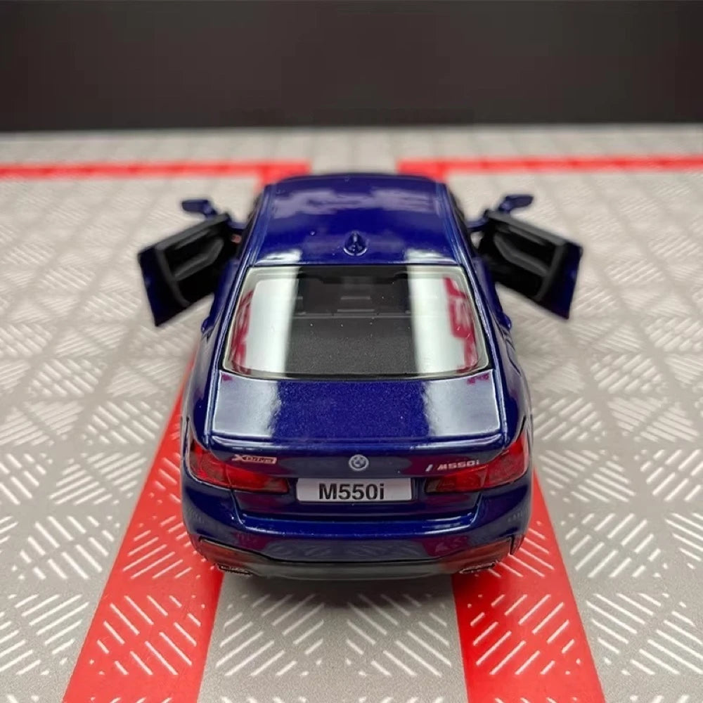 [TOY] 1:36 BMW 2017 G30 M550i Blue Model Car Die-Cast