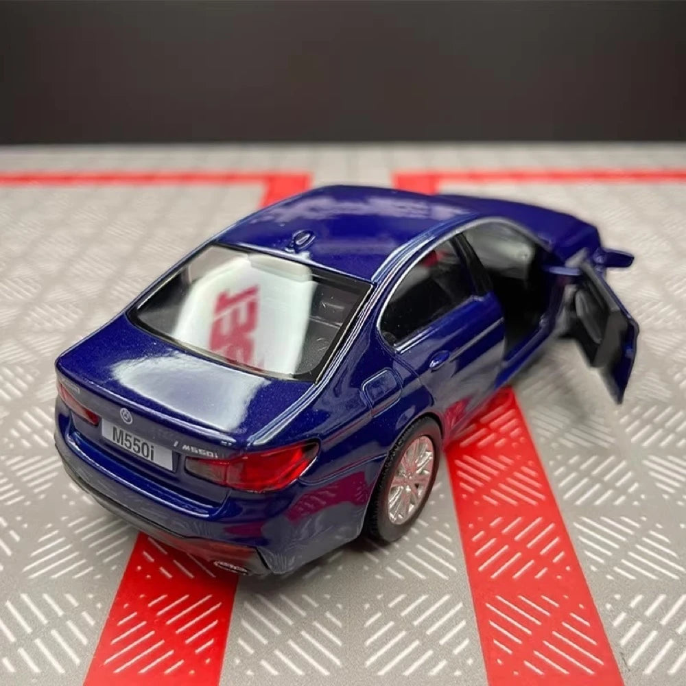 [TOY] 1:36 BMW 2017 G30 M550i Blue Model Car Die-Cast