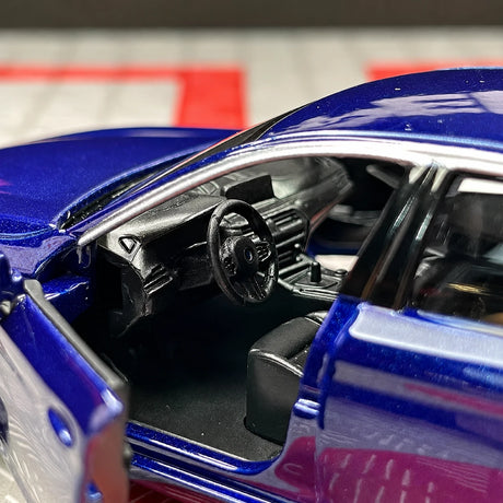 BMW 2017 G30 M550i Blue 1:36 – Modelo de Exhibición de Fundición a Presión