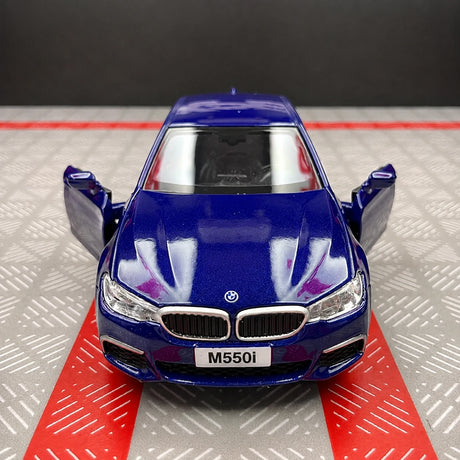 BMW 2017 G30 M550i Blue 1:36 – Modelo de Exhibición de Fundición a Presión