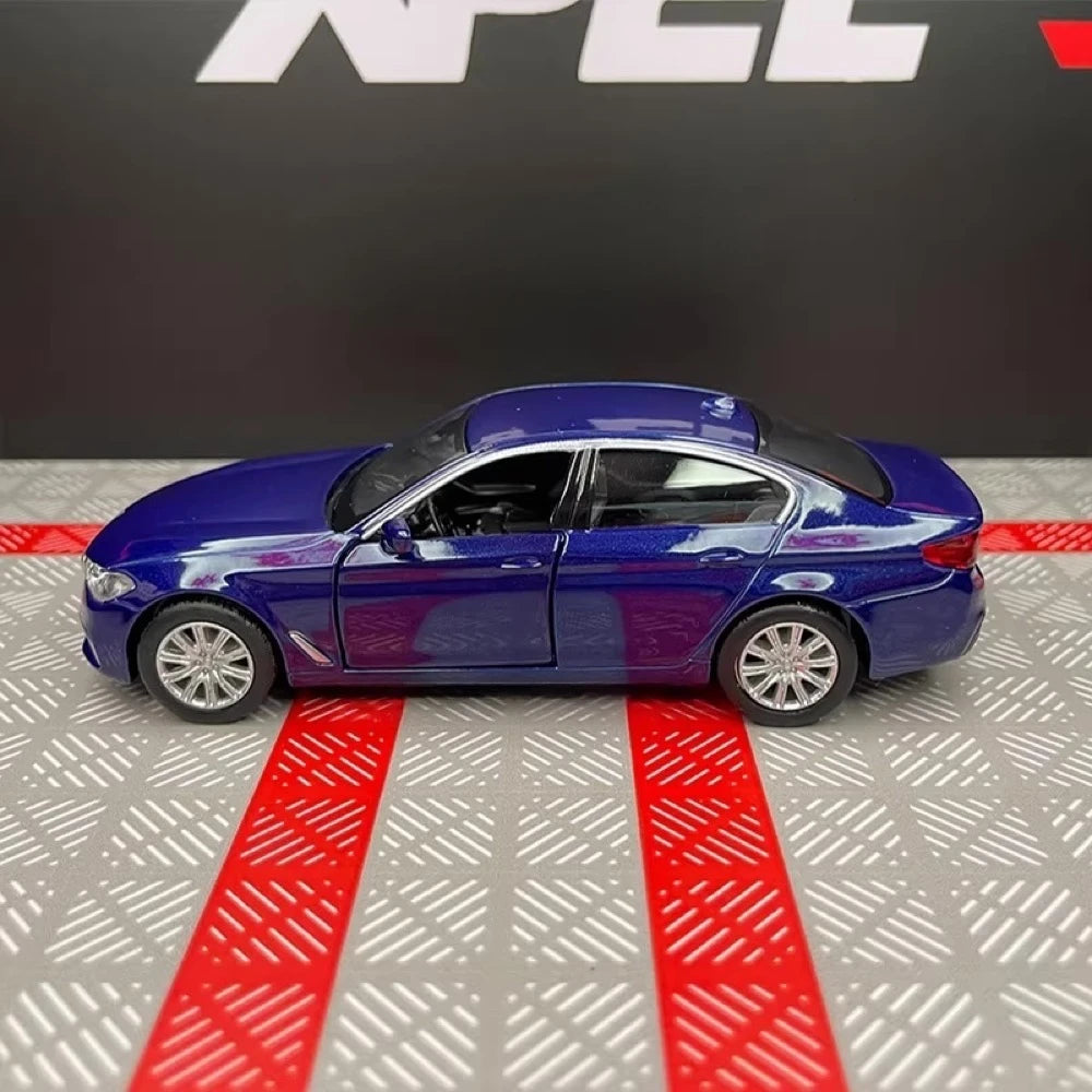 [TOY] 1:36 BMW 2017 G30 M550i Blue Model Car Die-Cast