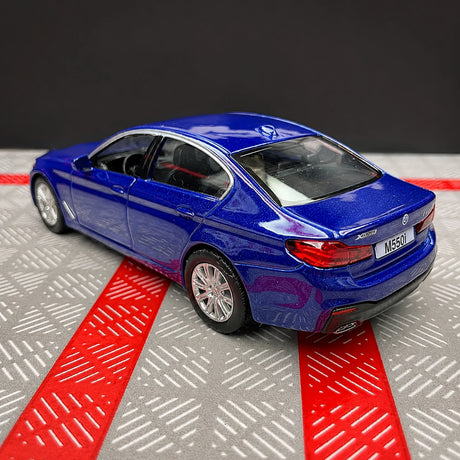 BMW 2017 G30 M550i Blue 1:36 – Modelo de Exhibición de Fundición a Presión
