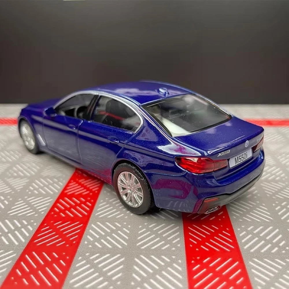 [TOY] 1:36 BMW 2017 G30 M550i Blue Model Car Die-Cast