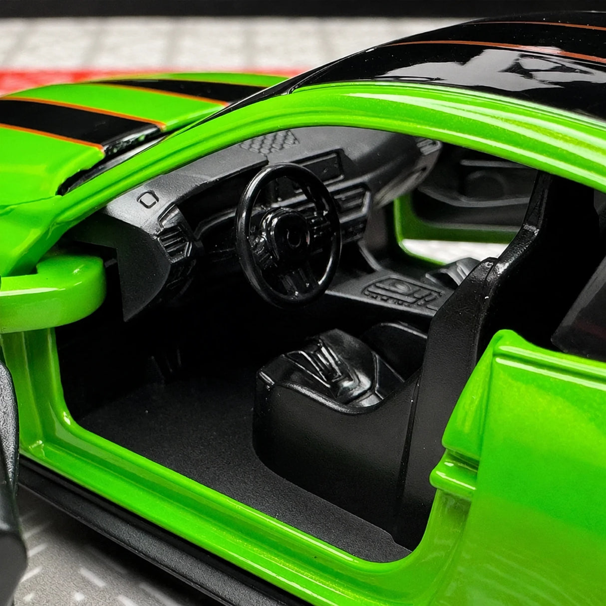BMW 2023 G82 M4 CSL Green 1:36 – Modelo de exhibición de fundición a presión
