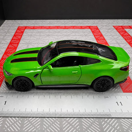 BMW 2023 G82 M4 CSL Green 1:36 – Modelo de exhibición de fundición a presión