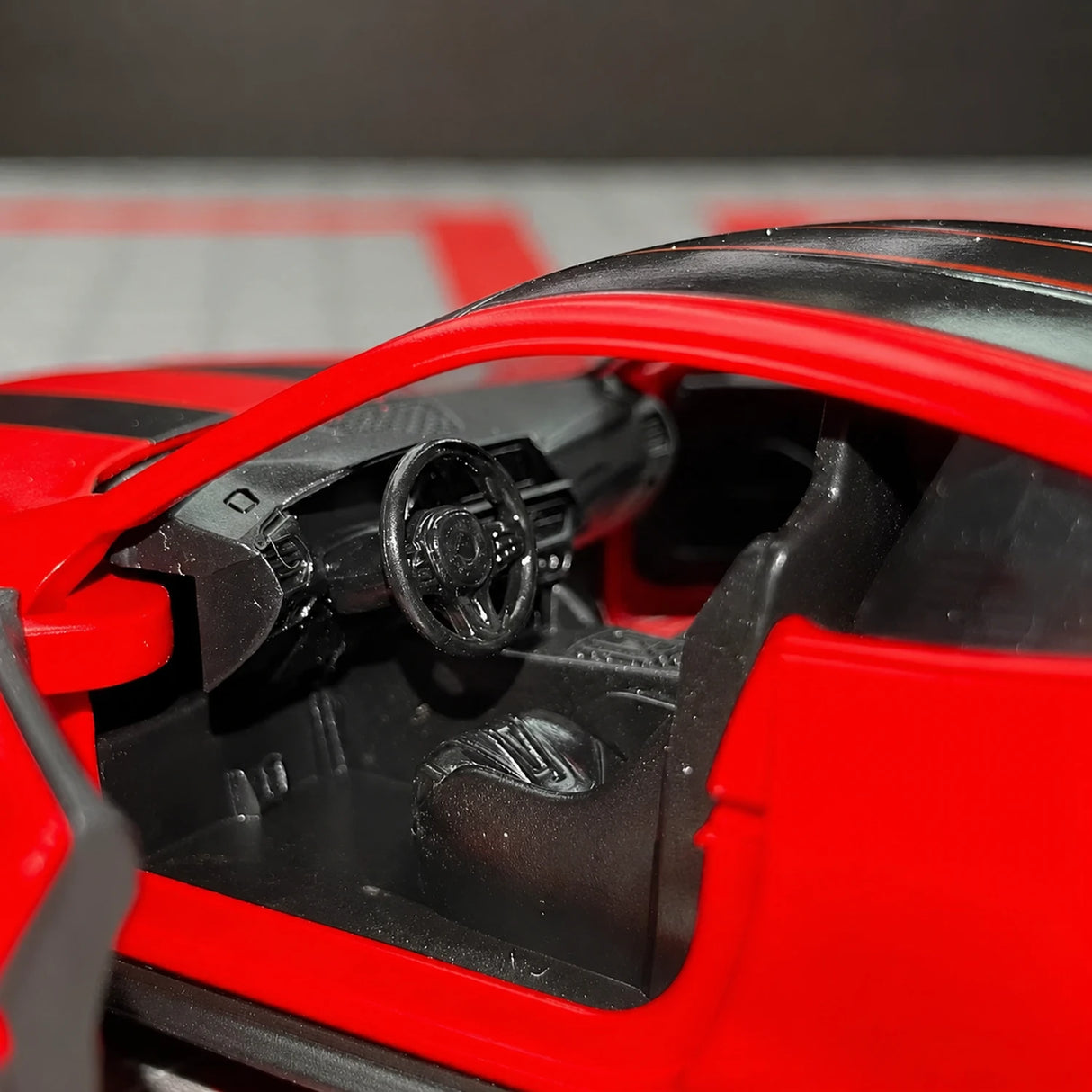 BMW 2023 G82 M4 CSL Roter 1:36 – Druckguss-Display-Modell in Druckguss