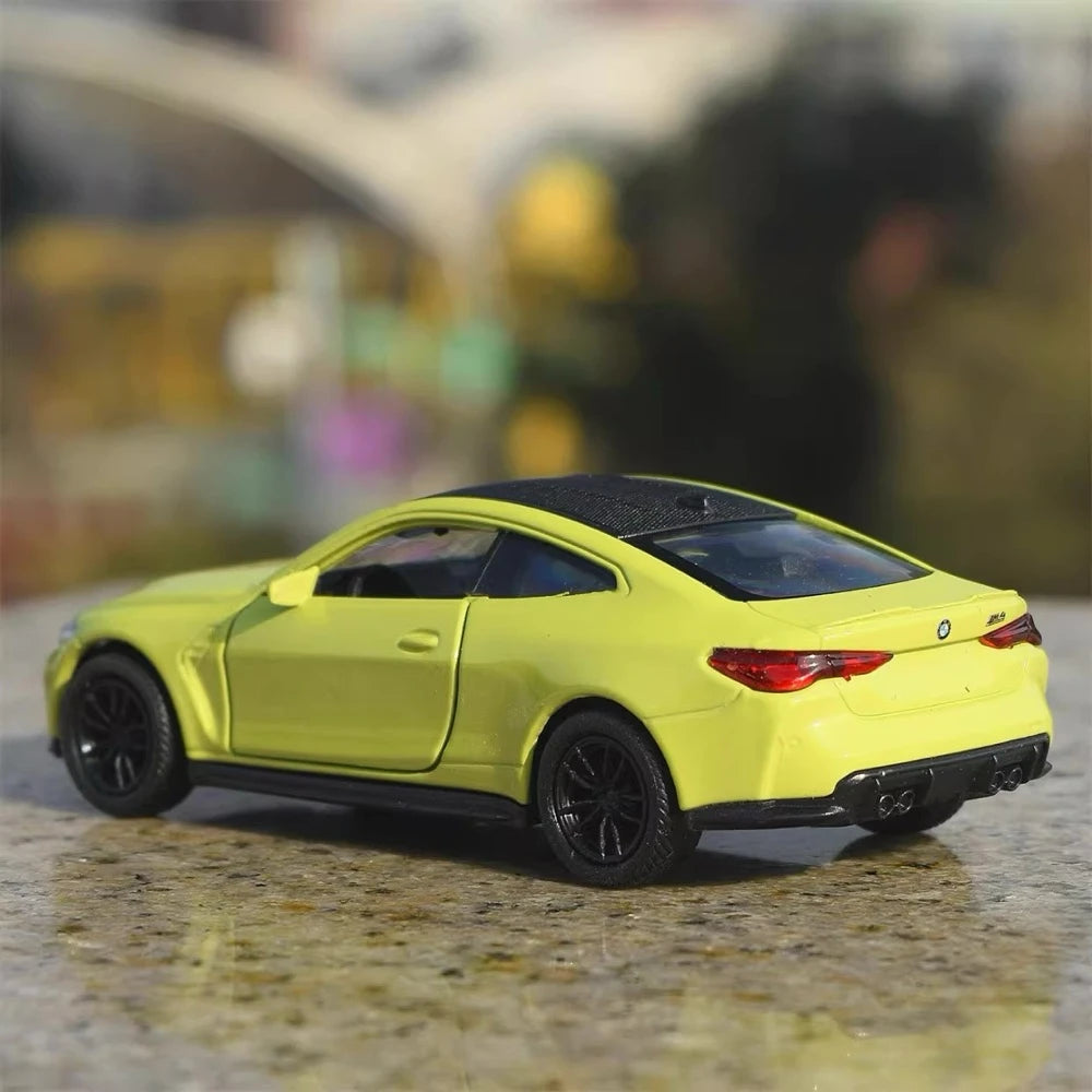 [TOY] 1:36 BMW 2023 G82 M4 CSL Yellow Model Car Die-Cast