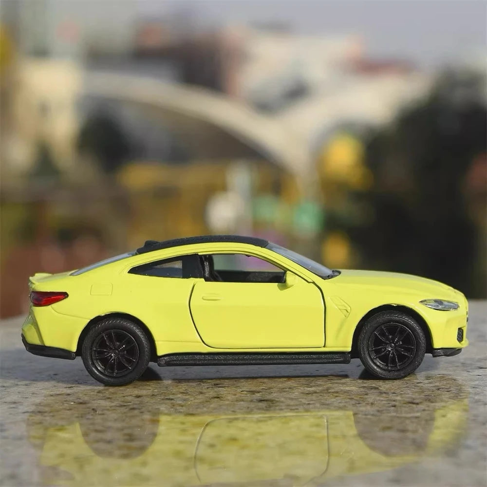 [TOY] 1:36 BMW 2023 G82 M4 CSL Yellow Model Car Die-Cast