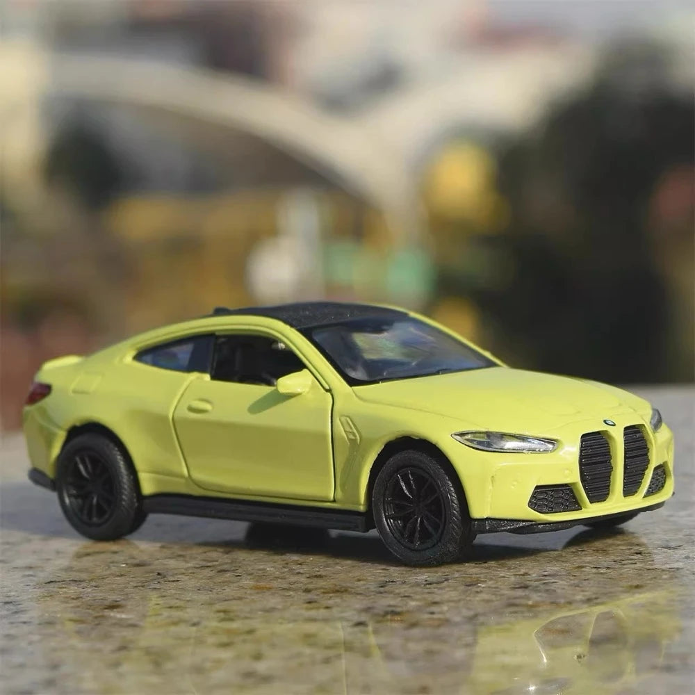 [TOY] 1:36 BMW 2023 G82 M4 CSL Yellow Model Car Die-Cast