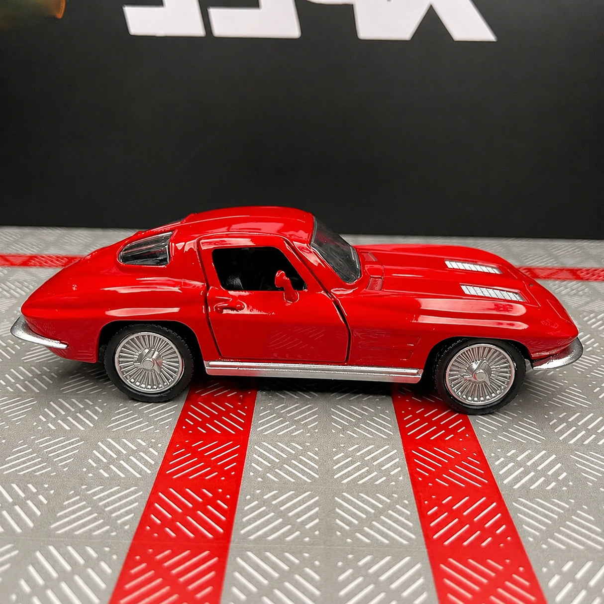 [TOY] 1:36 Chevrolet 1963 Corvette Sting Ray Red Model Car Die-Cast