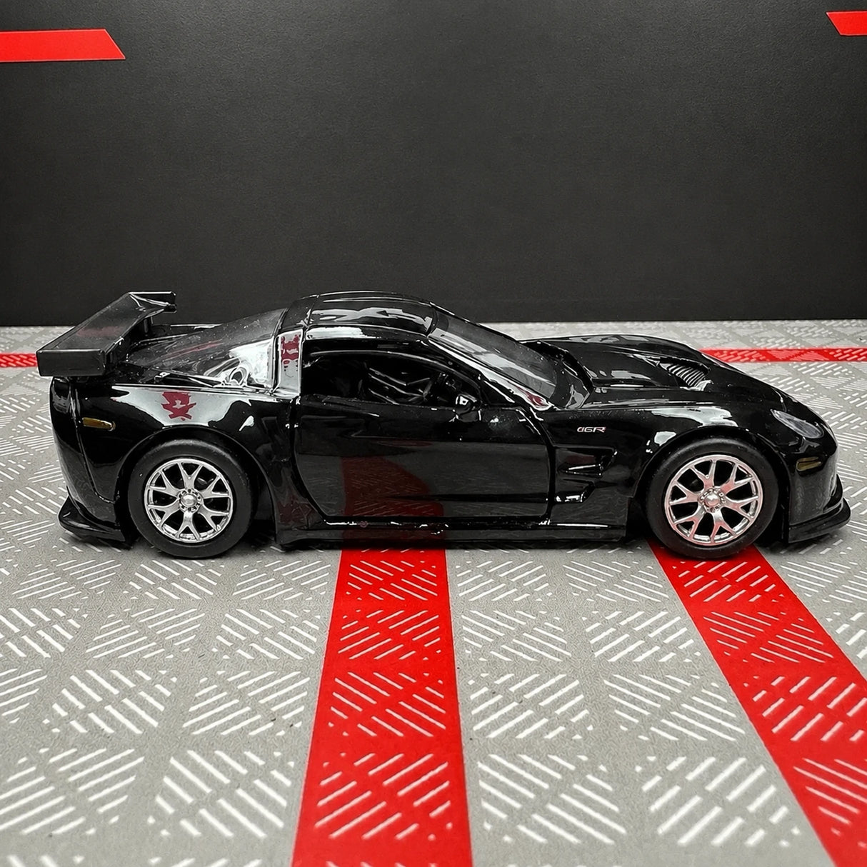 [TOY] 1:36 Chevrolet 2005 Corvette C6-R Glossy Black Model Car Die-Cast