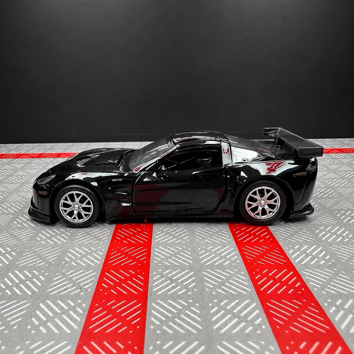 [TOY] 1:36 Chevrolet 2005 Corvette C6-R Glossy Black Model Car Die-Cast