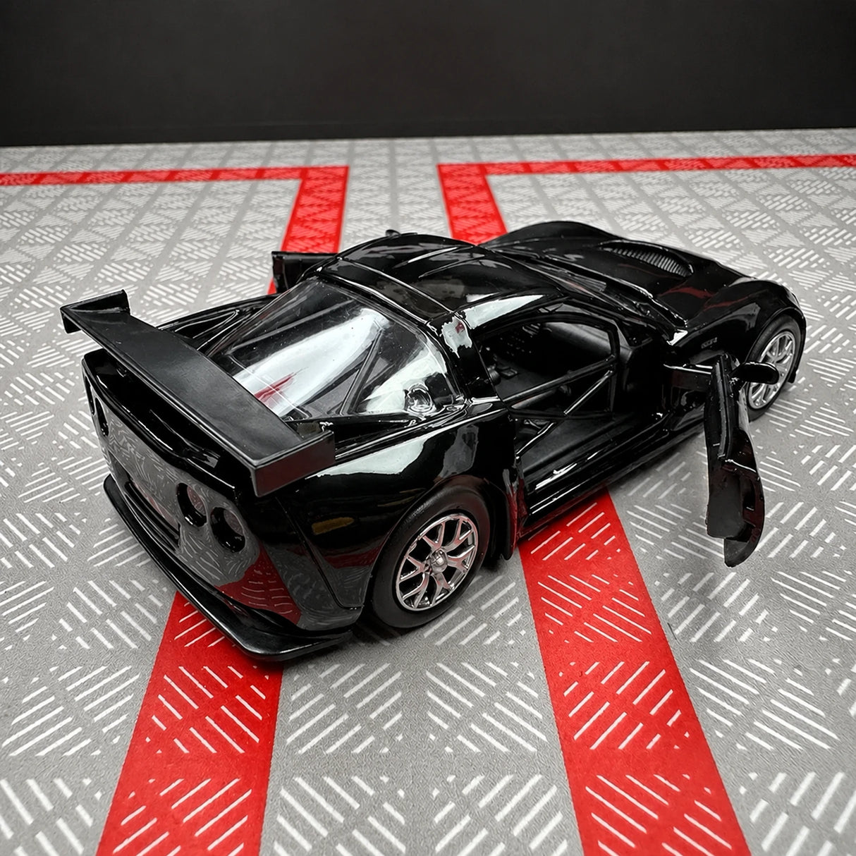 [TOY] 1:36 Chevrolet 2005 Corvette C6-R Glossy Black Model Car Die-Cast