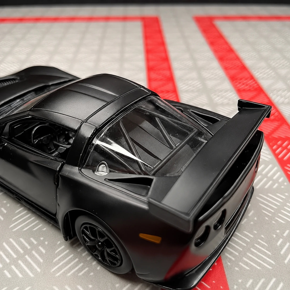 [TOY] 1:36 Chevrolet 2005 Corvette C6-R Matte Black Model Car Die-Cast