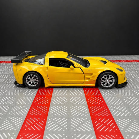 [TOY] 1:36 Chevrolet 2005 Corvette C6-R Yellow Model Car Die-Cast