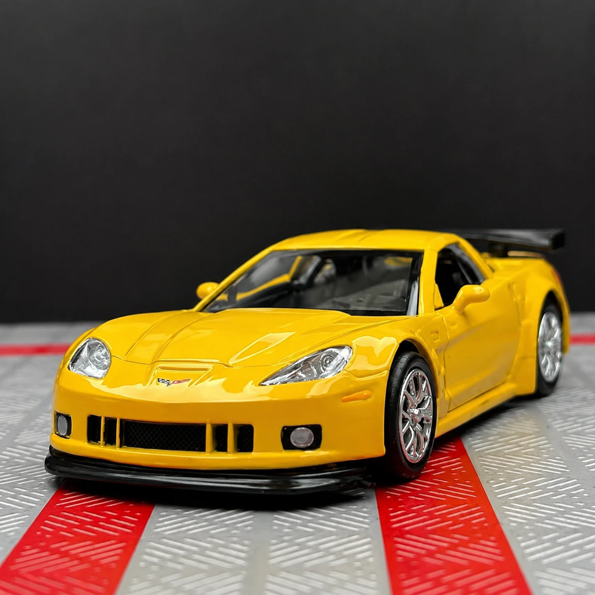 [TOY] 1:36 Chevrolet 2005 Corvette C6-R Yellow Model Car Die-Cast