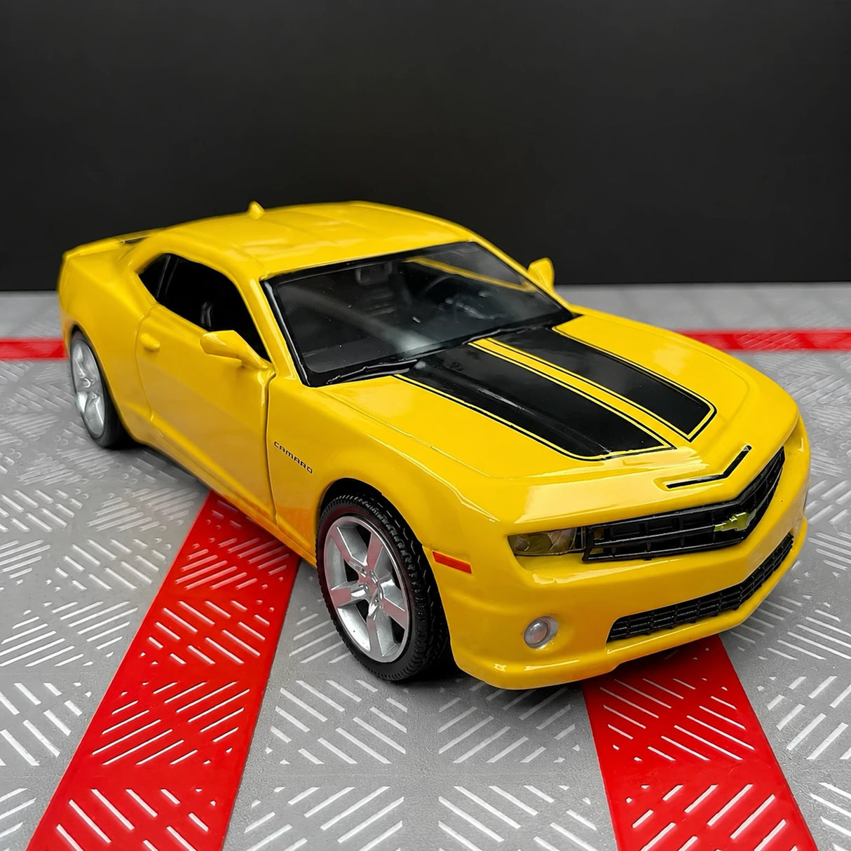 [TOY] 1:36 Chevrolet 2010 Camaro Yellow Model Car Die-Cast