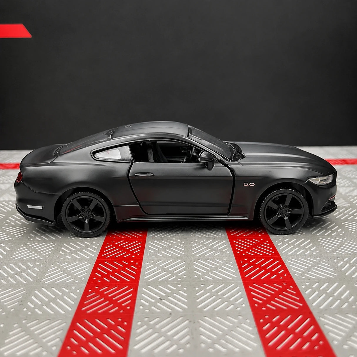 [TOY] 1:36 Ford 2015 Mustang Black Model Car Die-Cast