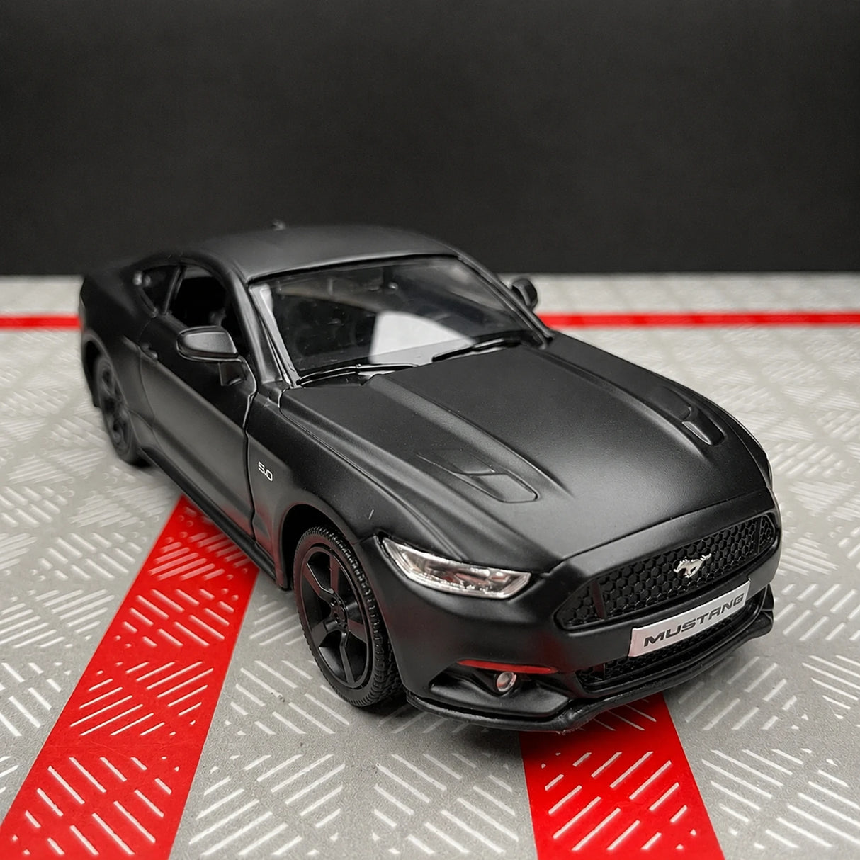 [TOY] 1:36 Ford 2015 Mustang Black Model Car Die-Cast