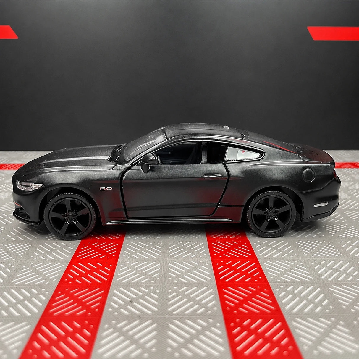 [TOY] 1:36 Ford 2015 Mustang Black Model Car Die-Cast