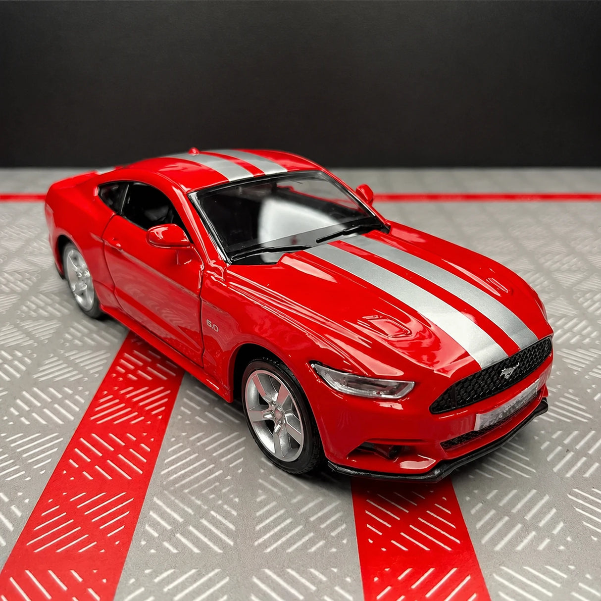 [TOY] 1:36 Ford 2015 Mustang Red Stripe Model Car Die-Cast