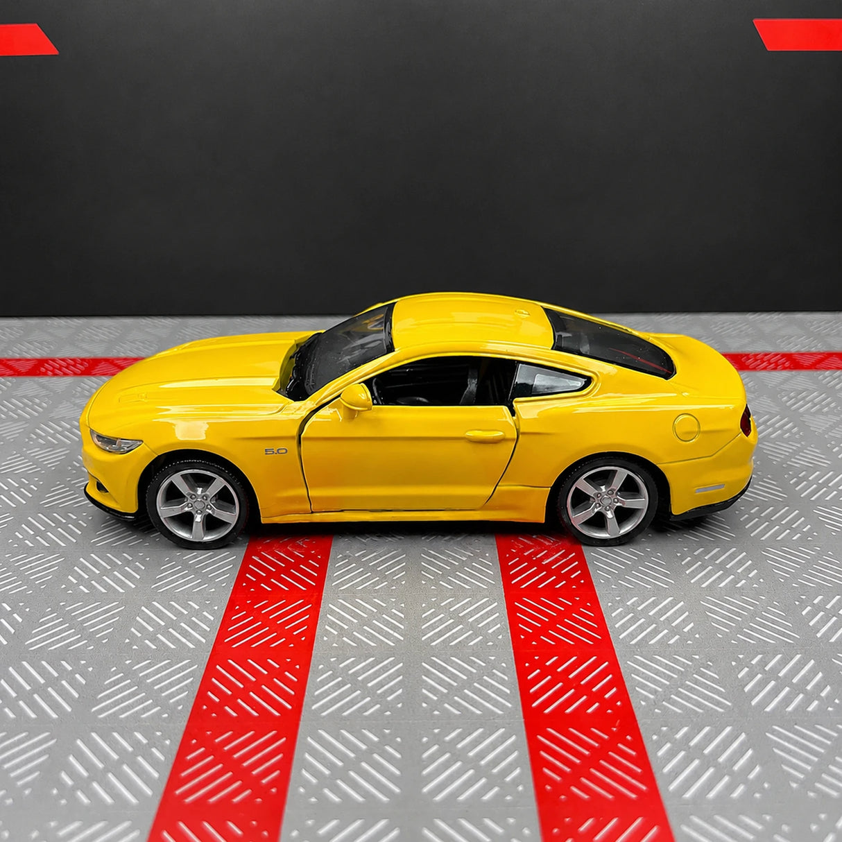 [TOY] 1:36 Ford 2015 Mustang Yellow Model Car Die-Cast