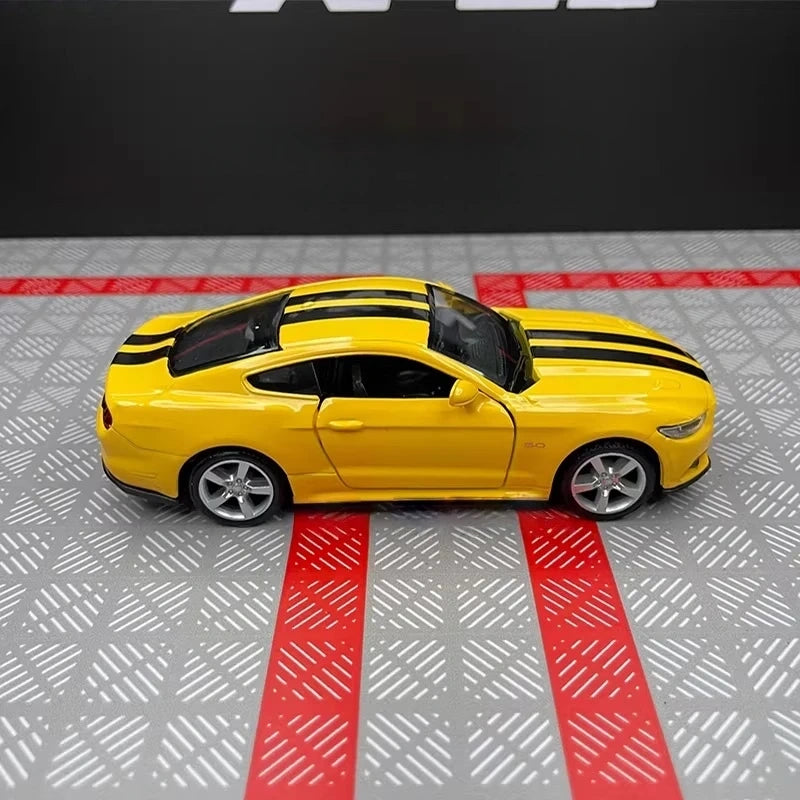 [TOY] 1:36 Ford 2015 Mustang Yellow Stripe Model Car Die-Cast