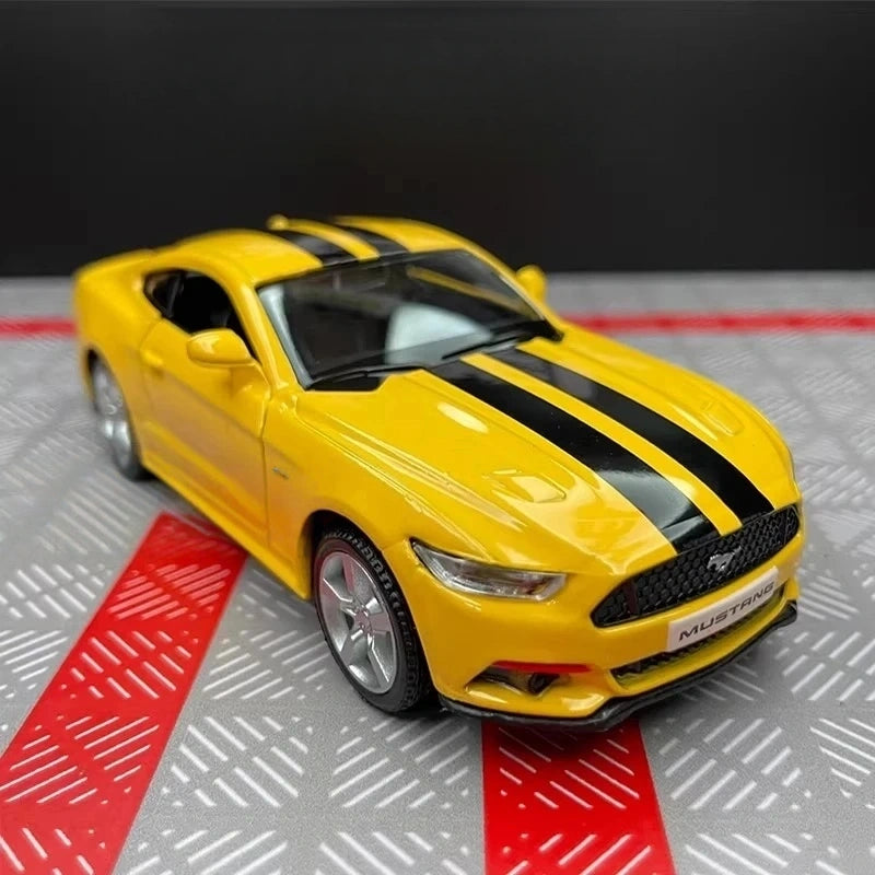 [TOY] 1:36 Ford 2015 Mustang Yellow Stripe Model Car Die-Cast