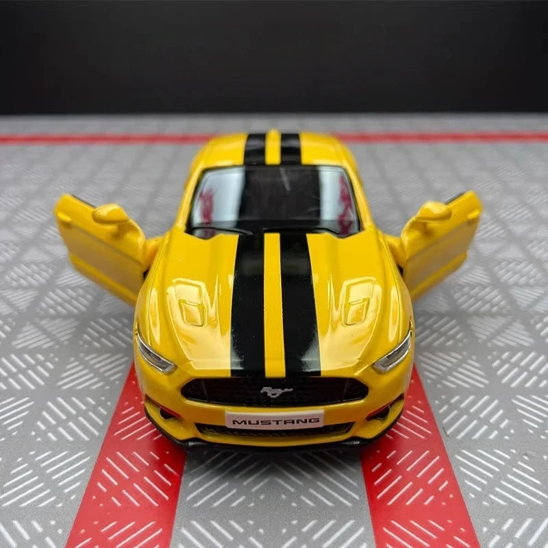[TOY] 1:36 Ford 2015 Mustang Yellow Stripe Model Car Die-Cast