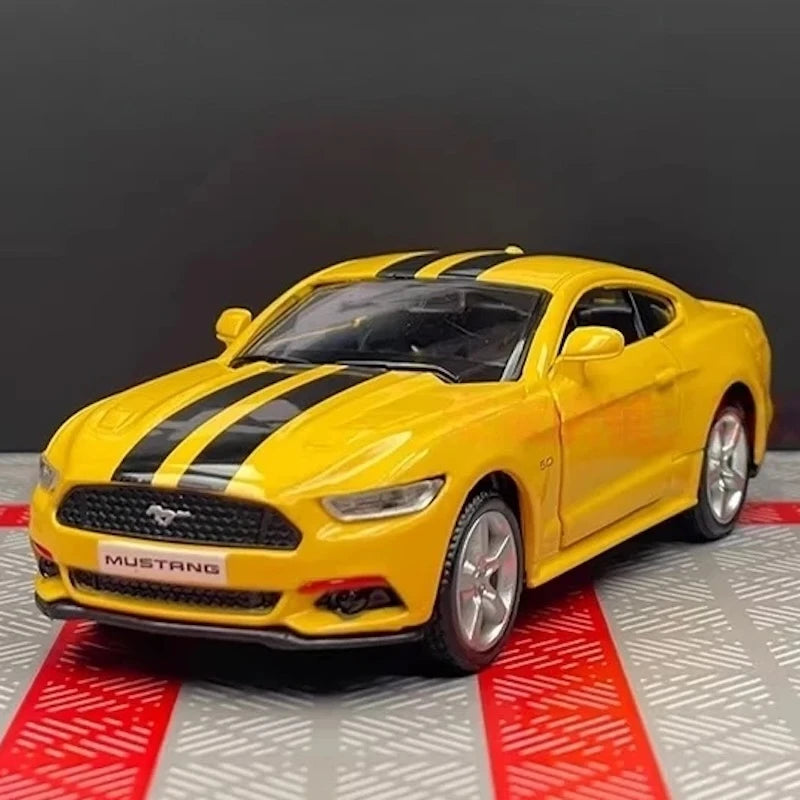 [TOY] 1:36 Ford 2015 Mustang Yellow Stripe Model Car Die-Cast