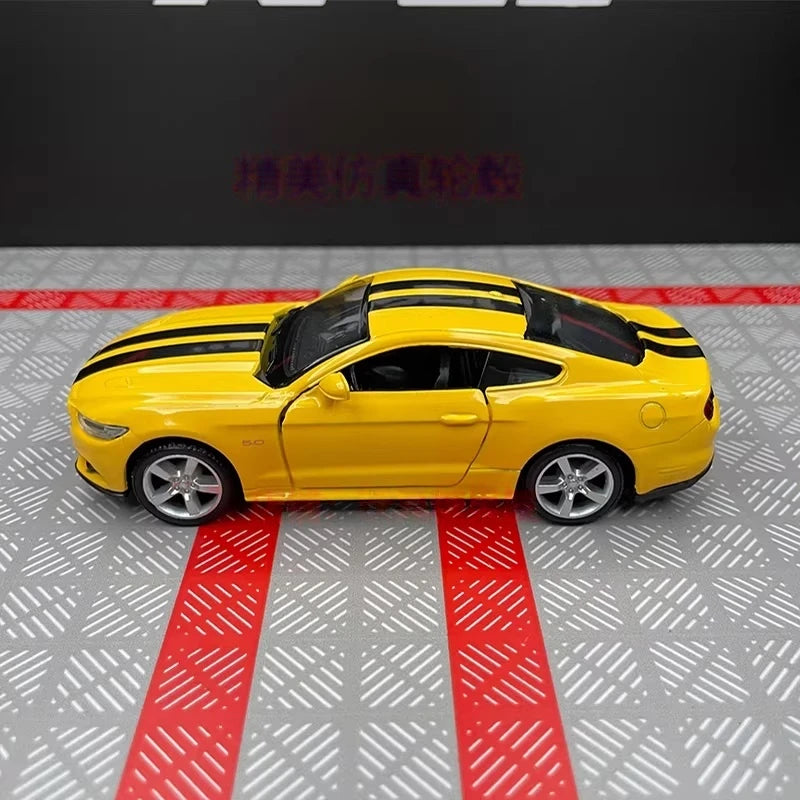 [TOY] 1:36 Ford 2015 Mustang Yellow Stripe Model Car Die-Cast
