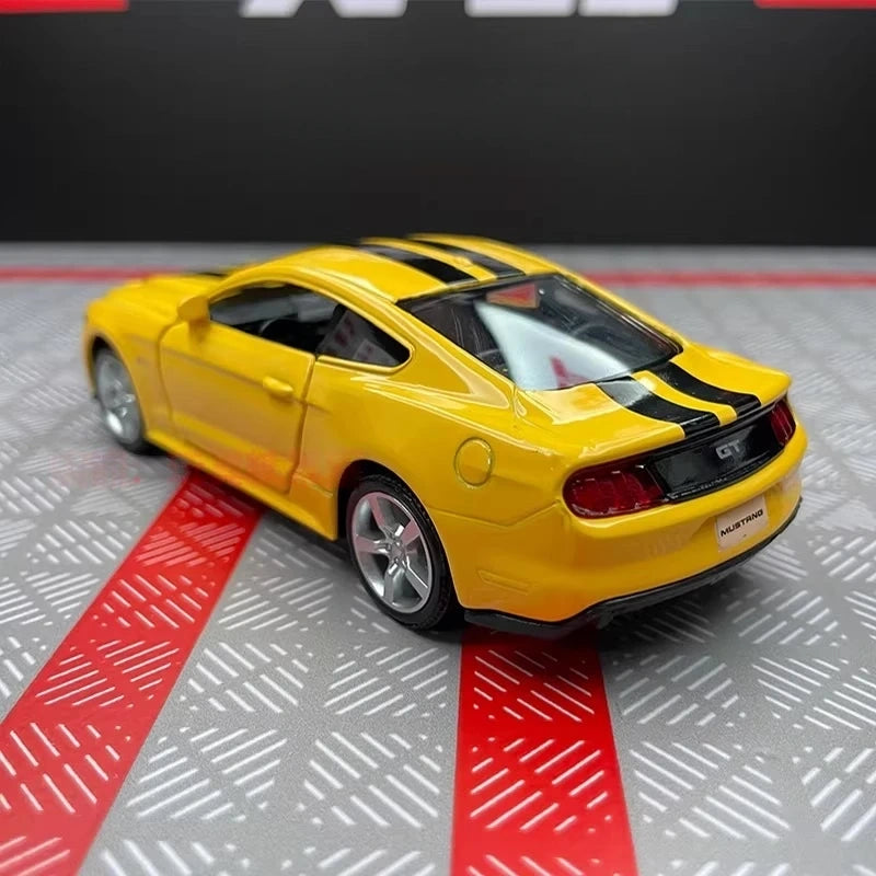 [TOY] 1:36 Ford 2015 Mustang Yellow Stripe Model Car Die-Cast