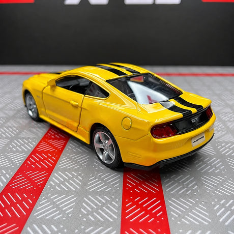 [TOY] 1:36 Ford 2015 Mustang Yellow Stripe Model Car Die-Cast