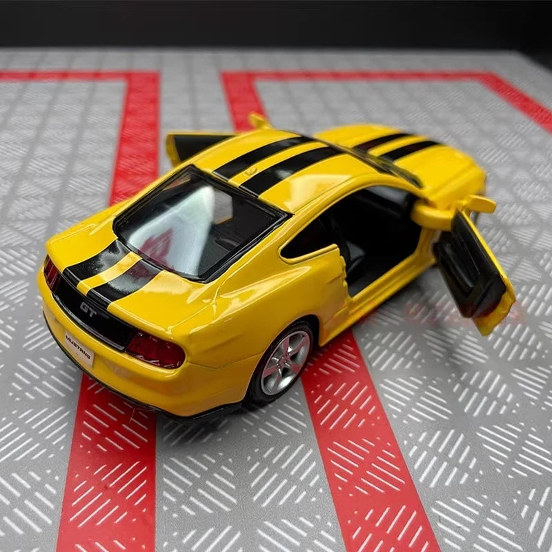[TOY] 1:36 Ford 2015 Mustang Yellow Stripe Model Car Die-Cast