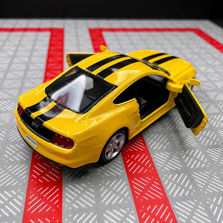 [TOY] 1:36 Ford 2015 Mustang Yellow Stripe Model Car Die-Cast